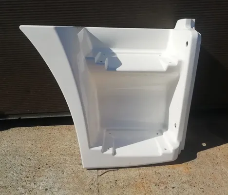 Щиток подножки правый КАМАЗ-65115 (рестайлинг) (белый)