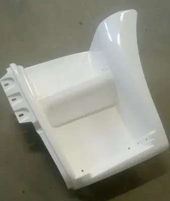 Щиток подножки левый КАМАЗ-6520 (белый) ОАО РИАТ